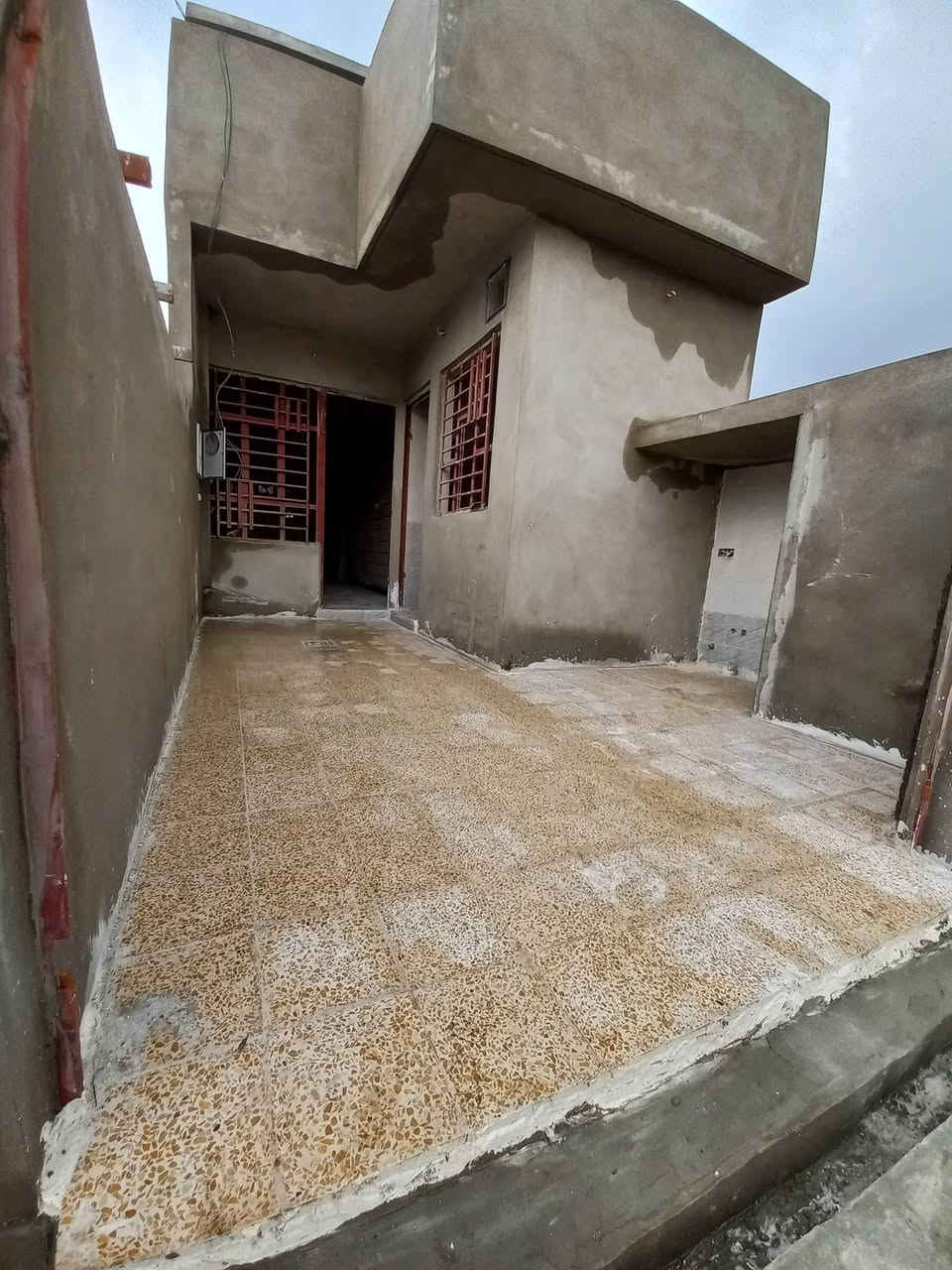 بيت للبيع العنوان القوسيات حي الزيتون مدخل أسواق أبوعلي المساحه ١٠٠متر تسليم البيت مفتاح الاستفسار على الرقم ***********
***********
