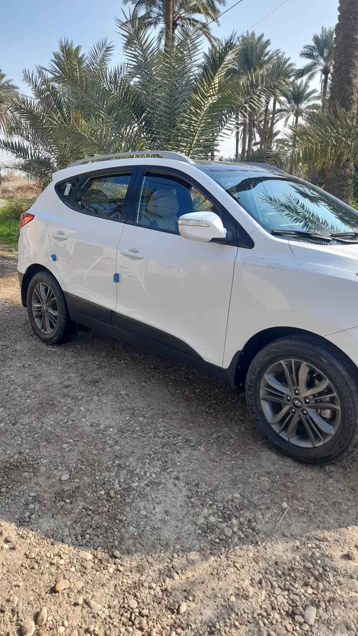 توسان خليجي موديل ٢٠١٥ بنوراما ماشية ٩٨الف كيلو مكفوله عدا شبر بجنطه معدل على بارد سيارة على يدي كير محرك كشر كله مكفول السعر١٦٣ وبيه مجال سيارة موجود بغداد   هذا رقمي ***********
