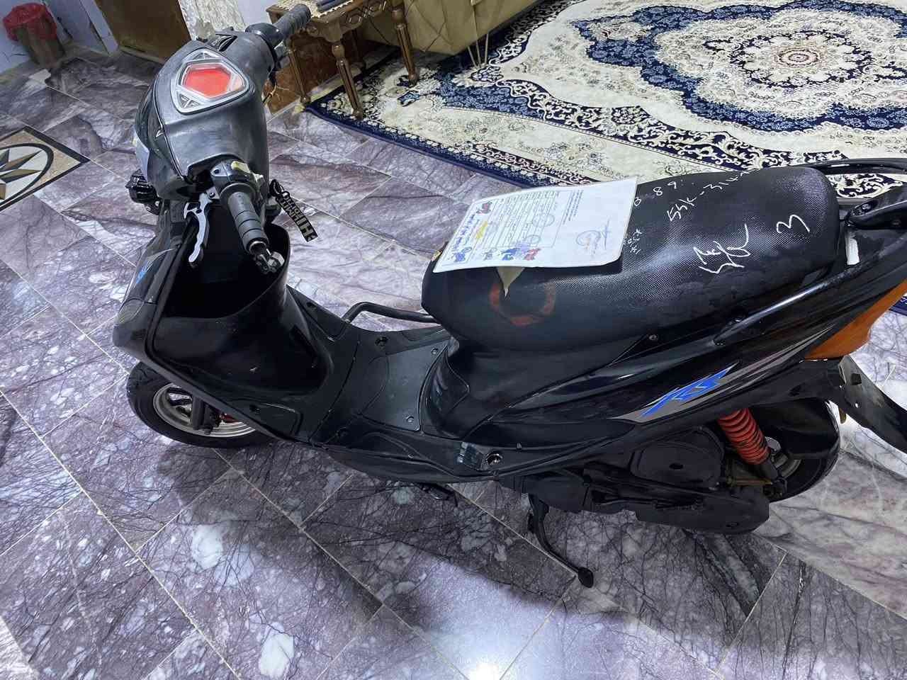 ماكس عدلة نضيفة جدآ معدل عليها وياها صالنصة رياضية -ديوانية حي الضباط السعر 750 وبيها مجال بسيط .***********
