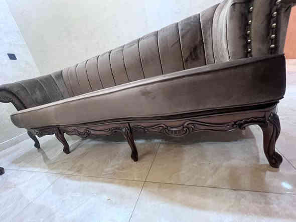 تخم قنفات تركي درجة أولى (نيو كلاسك) استخدام اقل السنة 8 مقاعد مع بردات خياطة درجة أولى.. السعر مليون و750 الف
العنوان / بغداد
***********
