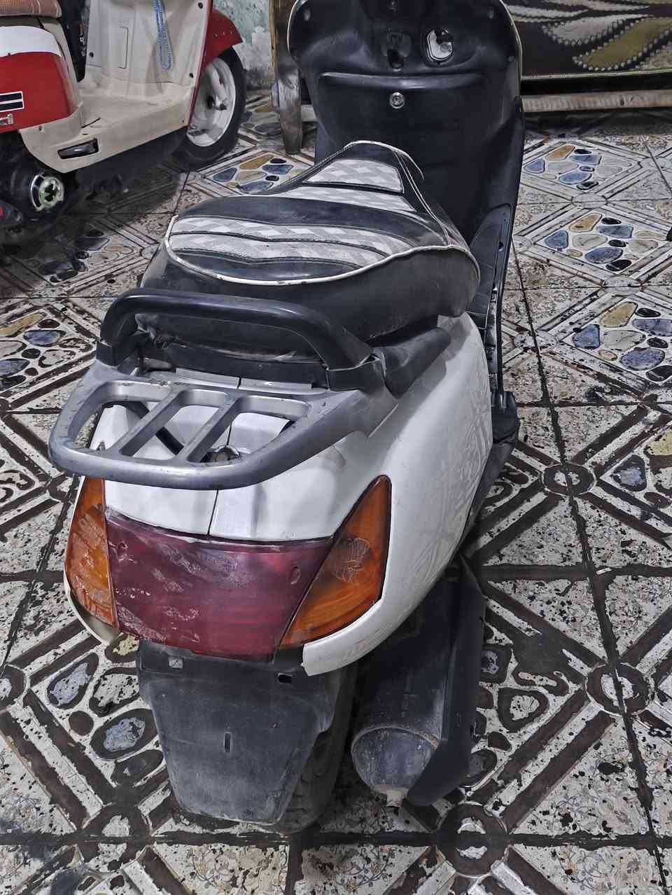 سبيسي ياباني شغاله سلف هندر مكينه خرسه غراضه كله بلاديه بيه خيط بخار اول ما تشتغل ب375 وبيه مجال ***********
