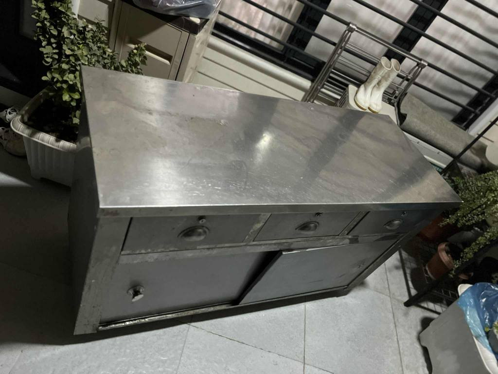 سڵاوی خواتان ڵێبێ   ئەم مێزی دوکانەمان هەیە بۆ فرۆشتن بۆ قەسابی دەبێ شوێن سلیمانی
*********** السليمانية, العراق
