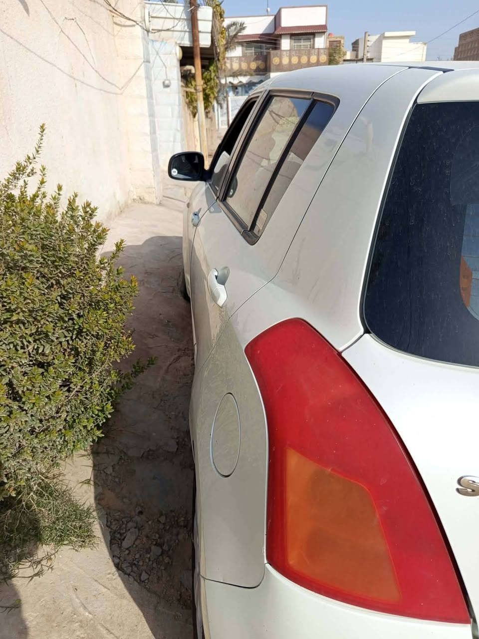 سوزوكي سويفت ٢٠١٠ ابيض صدفي گير عادي جاهزة من كلشي مكينة زكير وتبريد وحدادية وتايرات كلة جديد بيهة صبغ بالجاملغ الخلفي وبيهة بارد بالامامي يحتاج صبغ رقم بغداد انگليزي باسمنة مكاني نجف سعر ٦٠ وبيهة مجال ***********
