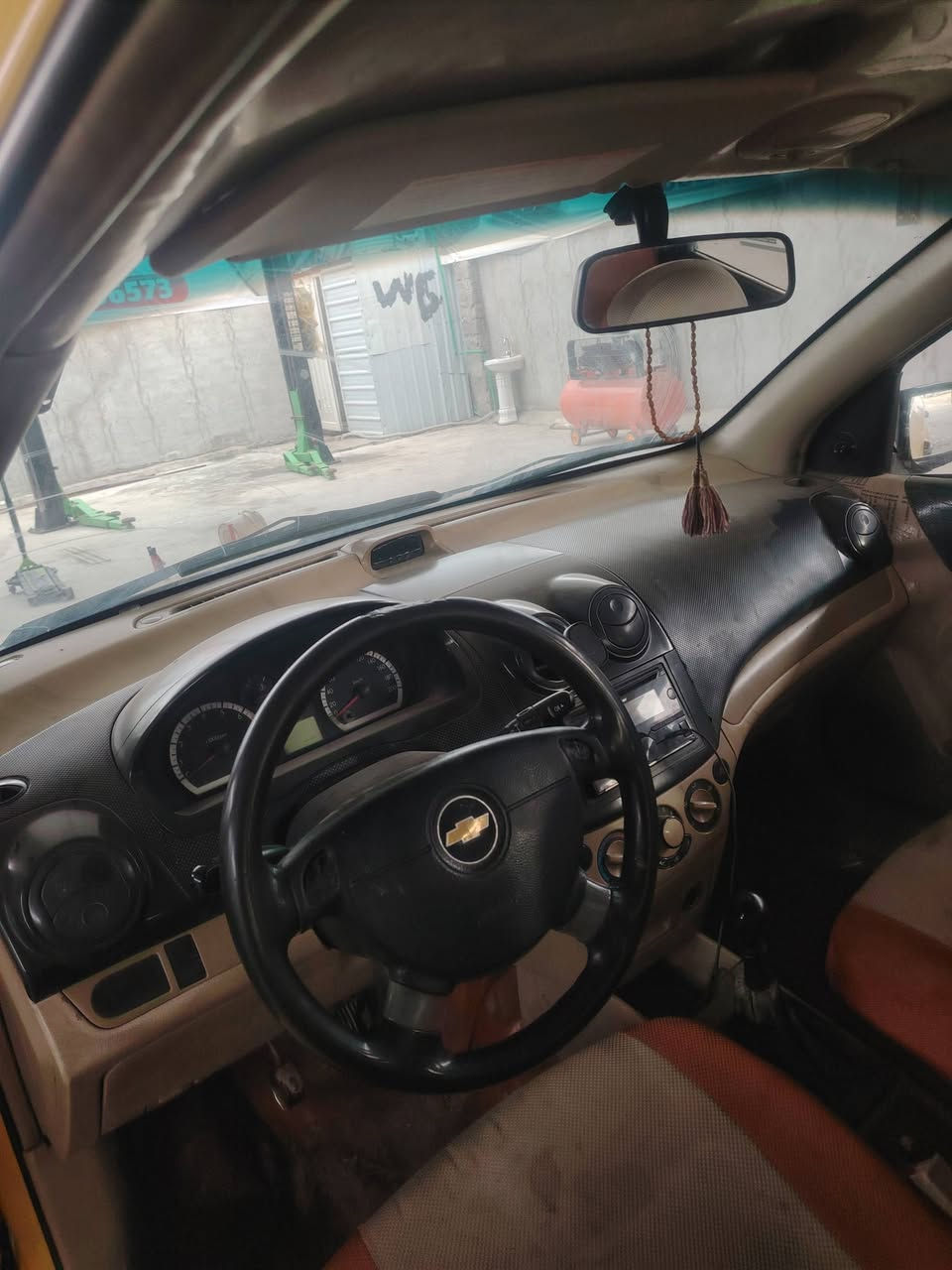 السلام عليكم
اڤيو موديل 2010 كير عادي خليجي 
خياس جاملغ خلفي الداير فقط 
رقم نجف انكليزي
حداديه نص عمر 
السعر 44 $ وبيه مجال 
مكاني حله 
*********** وتساب 
غير متواجد على الفيس
