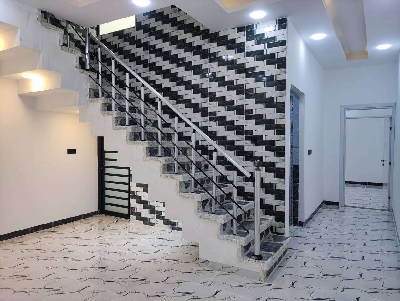 دار للبيع – حي الملايين الأولى / خلف الكمرك
صنف العقار ملك صرف بستان
💥 المكاتبه مع الشرعي مباشر صاحب السند
الدار زيرو تسليم فوري
المساحة: 110م –
🔹 يحتوي: استقبال، هول، مطبخ، 3 غرف نوم، صحيات
للاستفسار: *********** – *********** –
*********** – ***********
مكتب ربيع نينوى للعقارات – ثقتكم سر نجاحنا🌿
