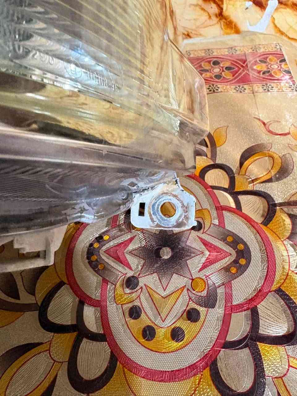 لايتات ملكه كرستال ابو ولد واحد مكسور بي ثنين ليط وثاني ليط كامله واحد يحتاج تبديل جامه سعرهن خاص او تتصل على رقم ***********
