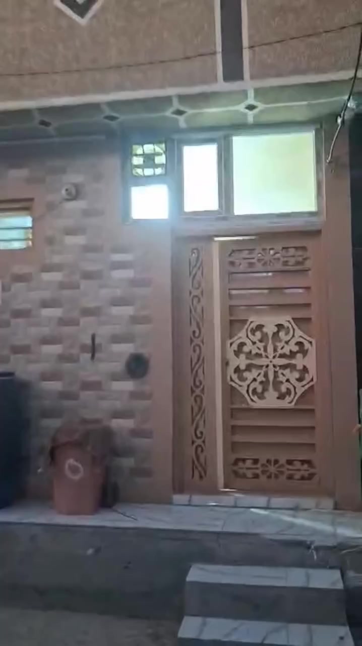 ༊෴✿السلام عليكم✿〄

🌟 بيت  :50 م طابق واحد 

🏗 بناء جديد مطبخ وصاله وغرفه نوم وصحيات داخلية وخارجية 

🚪 درجة اولى  

🛏 مع الاثاث 

📍 سايدين الچاير حي ميثم التمار 

📝 سند 25 

💼 كافة الخدمات 

🚶‍♂️ يبعد عن الامام الحسين (ع)  3  كيلو  

🛣 شارع تبليط 10 م 

👷‍♂️ المصطفى للعقار والمقاولات 

📞 للاستفسار اكثر الاتصال على الارقام  : 

***********
***********
