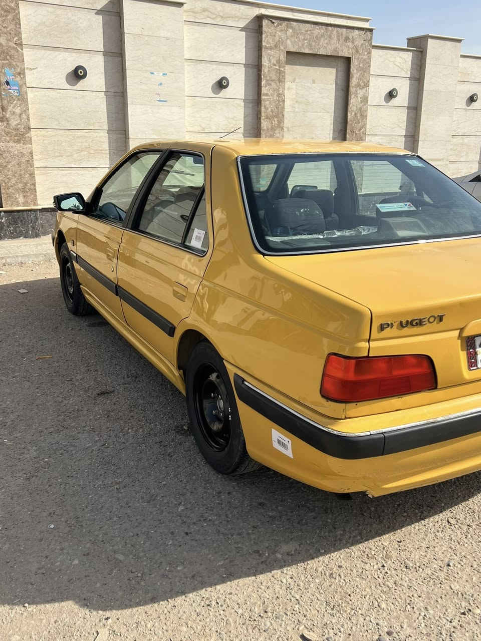 السلام عليكم سياره بيجو بارص اللبيع بس الهلايل مصبوغات والباقي مكفول المكان بغداد حي النصر الاتصال ع الرقم *********** السياره باسمي تحويل ثاني يوم السعر 49
