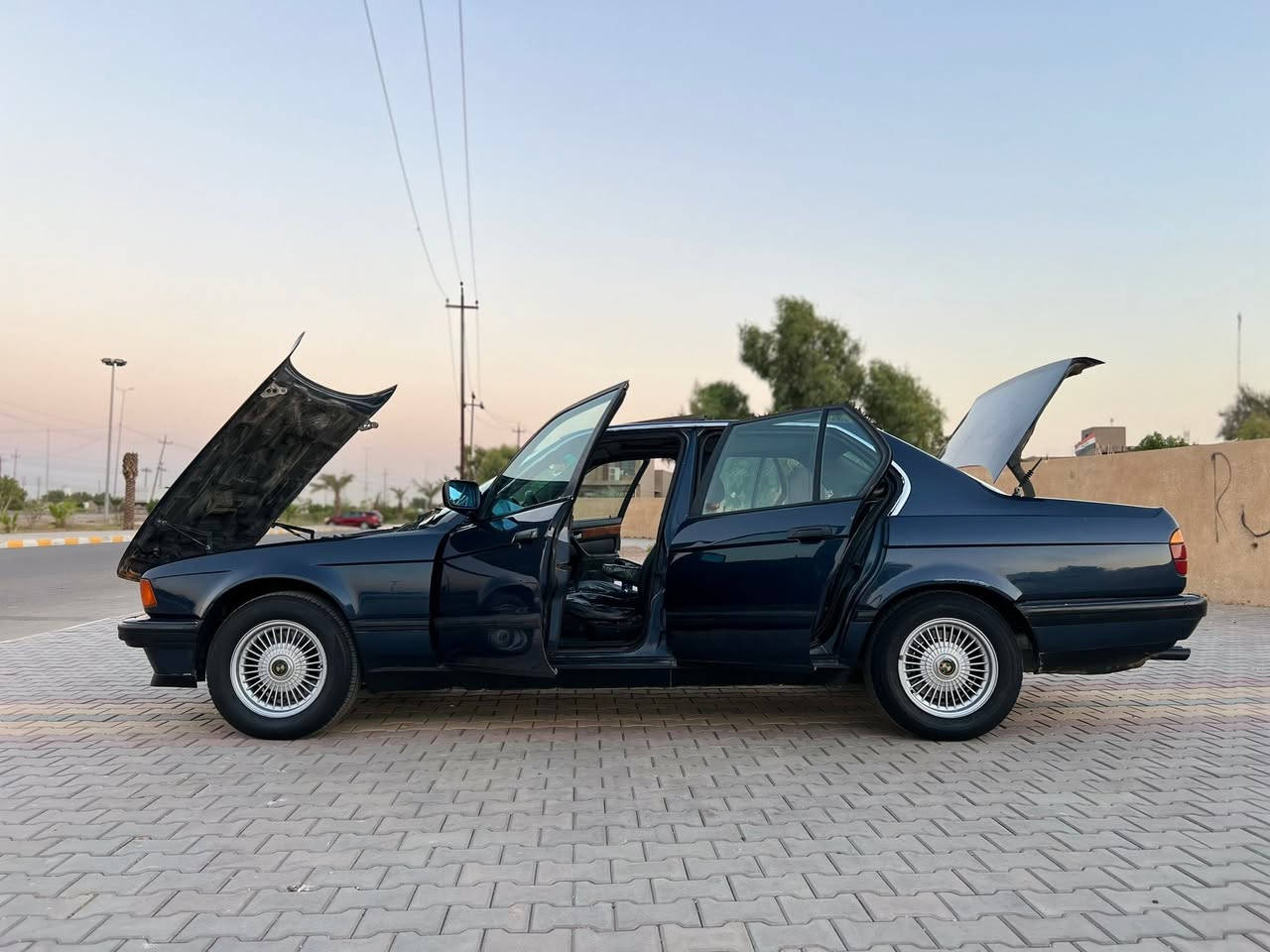 السلام عليكم اخوان 🩶
BMW موديل 1991 الحجم 735i
رقم بغداد تحويل مباشر ثاني يوم 
لون ازرق نيلي مكفوله كفاله عامه 
صبغ عام جماليه فقط بدون معجون 
محرك وكير مكفولات حاويه تبريد ثلج ❄️ منضومه كامله جديده تخم تاير وتخم ويل شعاع جدد دواخل جدا نضيفه كشنات جلد كهرباء تدفئه كشنات امامي وخلفي كهربائيات كلهه شغاله مابيه ولا نقص سياره جديده سلايد روف شغال 3 حركات حداديه امامي خلفي بالكارتون شرط تراي 2026 
دبل جكمجه اناره داخليه خلفي امامي كلهه شغاله 
العنوان واسط 
السعر 60 وبيه مجال 
رقم الهاتف ***********
