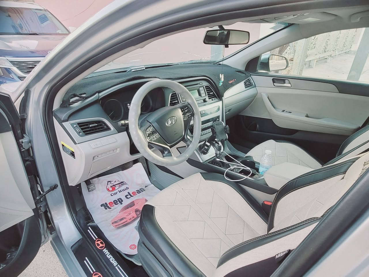 السلام عليكم
سوناتا 2017 امريكي مواصفات عادية رقم بغداد
محرك كير كهربائيات تبريد كله مكفول 
حادثه بسيط بدون اير باك 
رش بنيد وربع جاملغ 
عظمته حلوة وصدره ناعم 
ما بيها نقوص وترايك للبصرة روحه ردة 
للاتصال *********** + موجود واتساب
ختبرني وتدلل والسيارة باسمي عليه غرامه اني ادفعها
