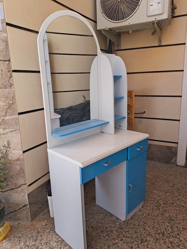 مرحبا.. غرفة اطفال بحالة جيدة جداً ويوجد مكوى لوندري منزلي و براد ماء السعر ٢٥٠ الف
العنوان الخمسة كيلو 
***********
