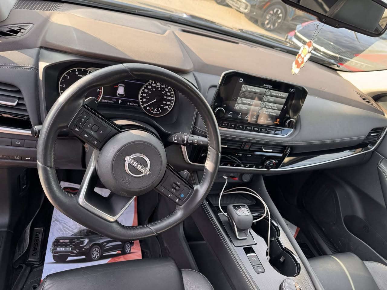 نيسان روج شكل جديد
موديل 2022
مواصفات SL فول 1/1 🐎
***********
ماشي فقط20 الف  ميل 

رادار وحجر اكزوز كله شرط بدون اي نقص

مكينه 1500 تيربو اقتصادي و قوي جدا

مواصفاتها 
1.بصمة تشغيل عن بعد تبريد وتدفئة عن بعد 
2.  5 كامرات. 
3.  بانوراما 
4.رادارات / رادار امامي /رادار جانبي /رادار خلفي
5.حساسات امامي / حساسات جانبي   
6. كشنات خزن    ‏
7. كشنات كهرباء . 
8. كشنات جلد .
8.كشنات هيتر امامي و خلفي
9.  ‏ستيرن هتير.                                                   
10.كشنات كهرباء
11. مري قلاب وهيتر
12.تبريد قطعتين .
13. دفع رباعي AWD
14.اوتوهولد . 
15.يدات نيكل . 
16ويل كروم 19
17.صندوك كهرباء 
18مسجل ناطق 
19.. ايوكس وبلوتوث  و USB يعمل مع نظام ABS الابل والاندروير .
20.نيكل اسفل الابواب
21.بلاجكتورات 
22 .نوع سماعات BOSE
23.حمالات فوق السقف
24.نقطه عمياء
25.مراة تعتيم
26.اشاراة بالمراياة الجانبيه                                     
27. فول تحكم ستيرن                                             
28. كير أوتو + عادي.                                              
29. ستيرن هيتر
30-اوتو بريك.                                                         
31. بريك بصمة.                                                      
‏32-Led .+  زينون
33-شاشه كبير
34- داخل  جلد                                               
35. نضام قياده أيكو + سبورت + نورمل + سمارت 
36. مثبت سرعه
37. تحديد مسار 
38. دمامات صوت بالدشبول وبالصندوق 
39.لايت بلادي Led +  زينون ‏دبل زينون اصلى . 
40. رادار الخطوط البيضاء 
‏41- AUTO HOLD
وبعد بيها موصفات اخري

الحادث صفح فقط بابين وتبديل شركة يعني بدون صبغ
رقم اربيل جديد 
واتساب
***********
اتصال رقم او واتس اب 
مكان اربيل
