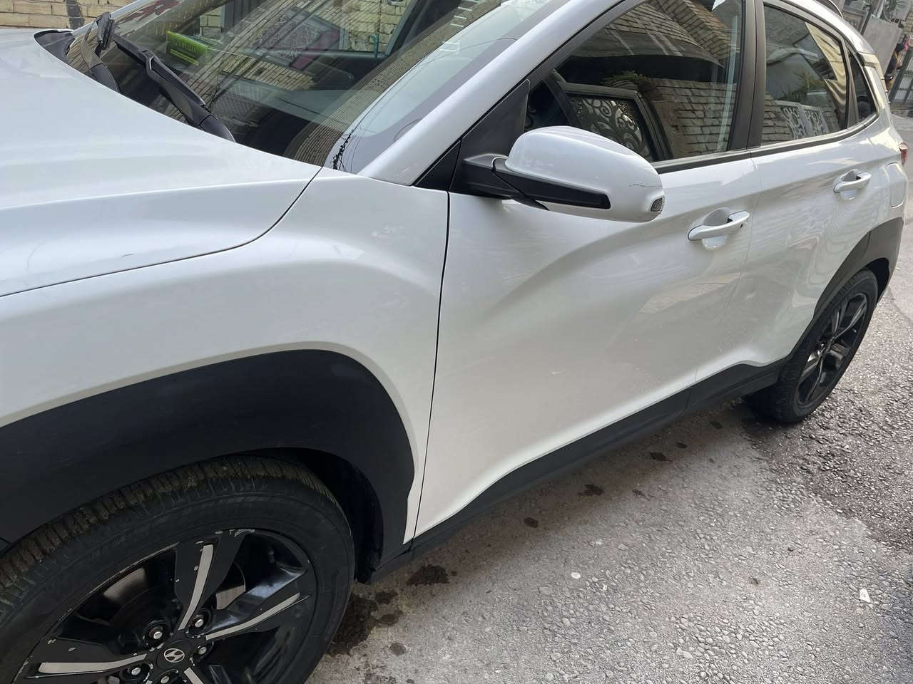 كونا 2023 وارد 
رقم اربيل بأسمي 
مكان السيارة بغداد 
محرك 2000 دوش 
ماشية 74 الف 
بصمة ، بصمة ابواب ، رادا امامي خلفي ، حساسات ، كامرات ، فتحة ، كشنات جلد ، شاشة كبيرة  ، ٣ انظمة لقيادة ، فور ويل ، مانع انزلاق ، تبريد وصدر بحالة جيدة .  

للاستفسار الاتصال على الرقم ***********
