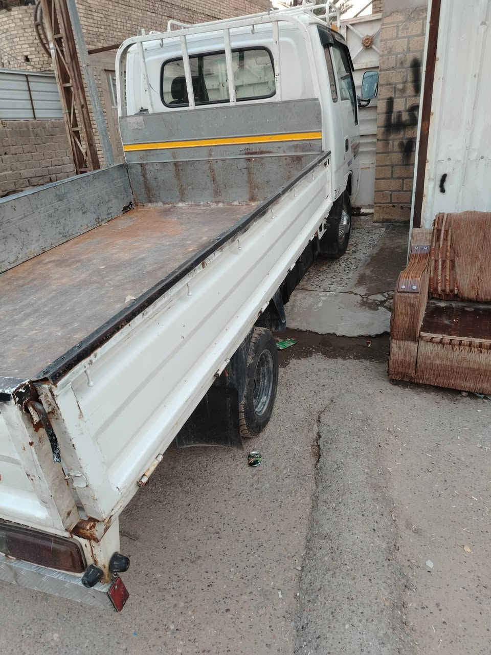 سلام عليكم لبيع كيا ام عيون مديل 2001رقم جديد سنوية جديده شاصي كير محرك مكفولات سياره جاهزه من كل شي تحويل مباشر مكان بغداد ***********
