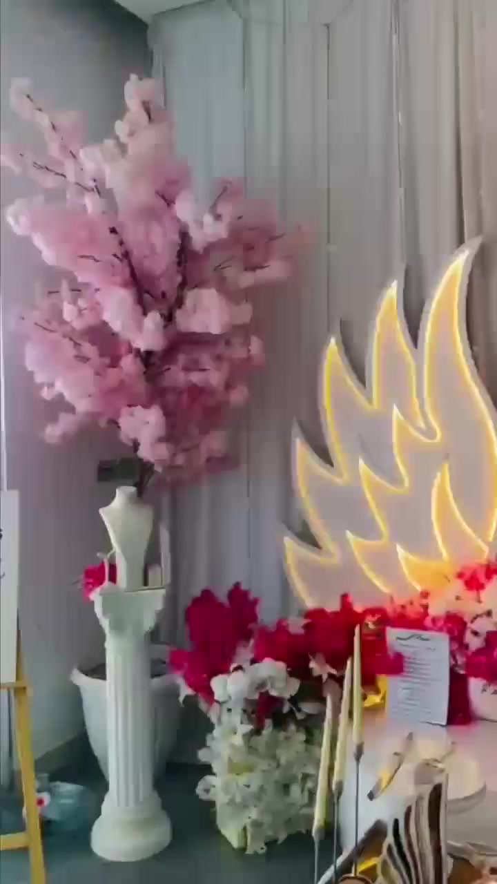 ✨ كوشات لارين ✨
مو بس ديكور إحساس يخلّي ليلتكم غير 
من أول لحظة نهتم بكل تفصيل
💍 خطوبة
👑 حنّة
💒 أعراس
للحجز والاستفسار واتساب:
📞 ***********
