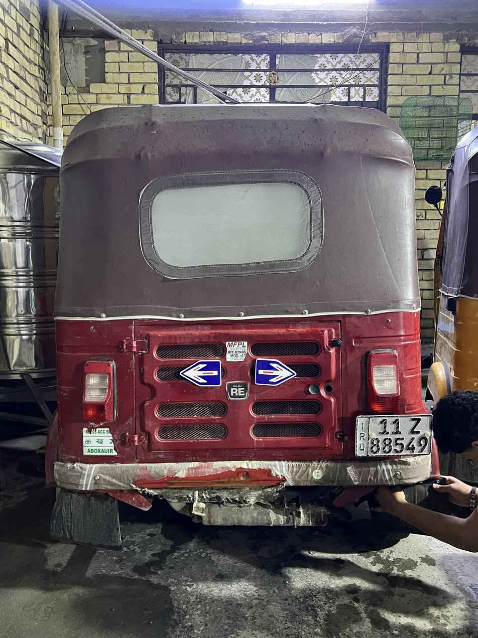 السلام عليكم تكتك مديل 18 رقم وسنويه مصبوغه عام جماليه وبيها ضربه الصفحه اليسره فقط ومعمره دوس التكتك بيها دبلات والكلجات فقط والباقي شغال خير من الله السعر 5.500 وبيها مجال حك الجيه العنوان بغداد البلديات ما متواجد على الفيس التواصل 👈*********** الموشراي لا يتعبني
