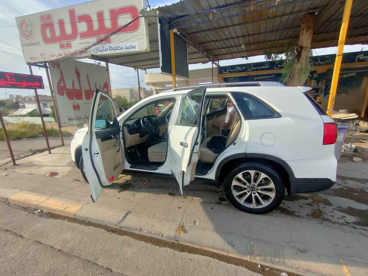 سورينتو اربعة سلندر 2015 بدون صبغ شرط الكير والمحرك سيارة نضيفة 7 راكب فوول مواصفات عدا بانوراما رقم اربيل مسطرة شرط التحويل.  السعر 170 بيها مجال . 
***********
