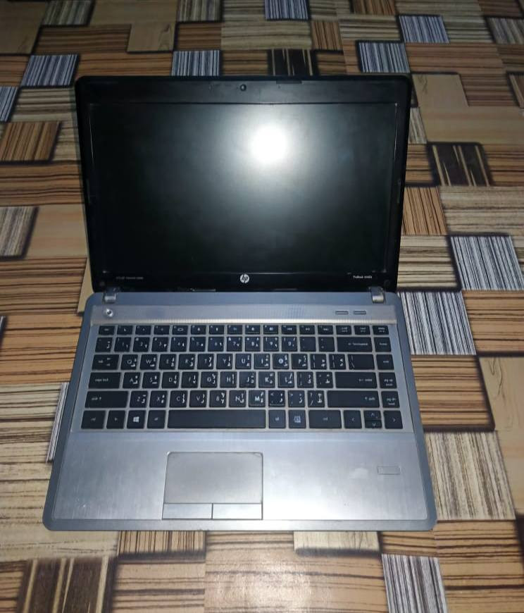 السلإم عليكم شباب
حاسبه hq مستعمله ونضيفه 
اسعر 200 فقط مكاني البصره
لتواصل واتساب ***********
