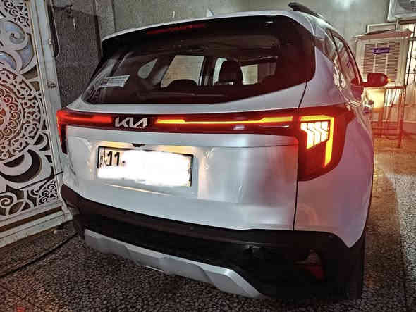 تحيه طيبه 
للبيع كيا سيليتوس موديل 2024
 وارد خليجيه 
فول مواصفات 1/1
رقم بغداد اخر اصدار 
السياره ماشيه 10 لاف كم فقط 
بعده زيرو بمعنى الكلمه
مكفوله من صبغ وبارد  
استلام شهر 3بعده بضمان الشركه 
جميع العده والسبير غير مستخدمه 

المواصفات لمن يود الاطلاع عليها 
- بصمه عدد 2
- بانوراما على مستوى السقف 
- هاند بريك بصمه 
- كشنات جلد مطعم بلونين انيق جدا 
- اوتو هولد 
- اوتو ستارت 
- رادار امامي للتوقف الذاتي 
- تثبيت مسار 
- كامرا دواره 
- شاشه كبيره متصله مع الداشبول تدعم جميع البرامج 
- حساسات محيطيه على جميع جوانب السياره 
- اوامر صوتيه 
- مثبت سرعه 
- ايرباكات محيطيه 
- لايت ايل اي دي بالشباك 
- لايت عدسه وزنون 
- ويل كاب تيتانيوم 
- اشاير بالمري 
- بك لايت ال اي دي متصل 
- حساس ضغط الاطار 
- مانع انزلاق 
- تبريد قطعتين بارد جدا 
- منافذ شحن خلفيه 
- تبريد شاشه 
- ثلاث وضعيات قياده وثلاث 
- وباقي المواصفات الستاندر المعروفه 
الاضافات . . . 
السياره عليه جي بي اس تتبع 
ومسويله شبكه لحمايه الراديتر من الحصى 

- السعر 18300$
- للاتصال ***********
