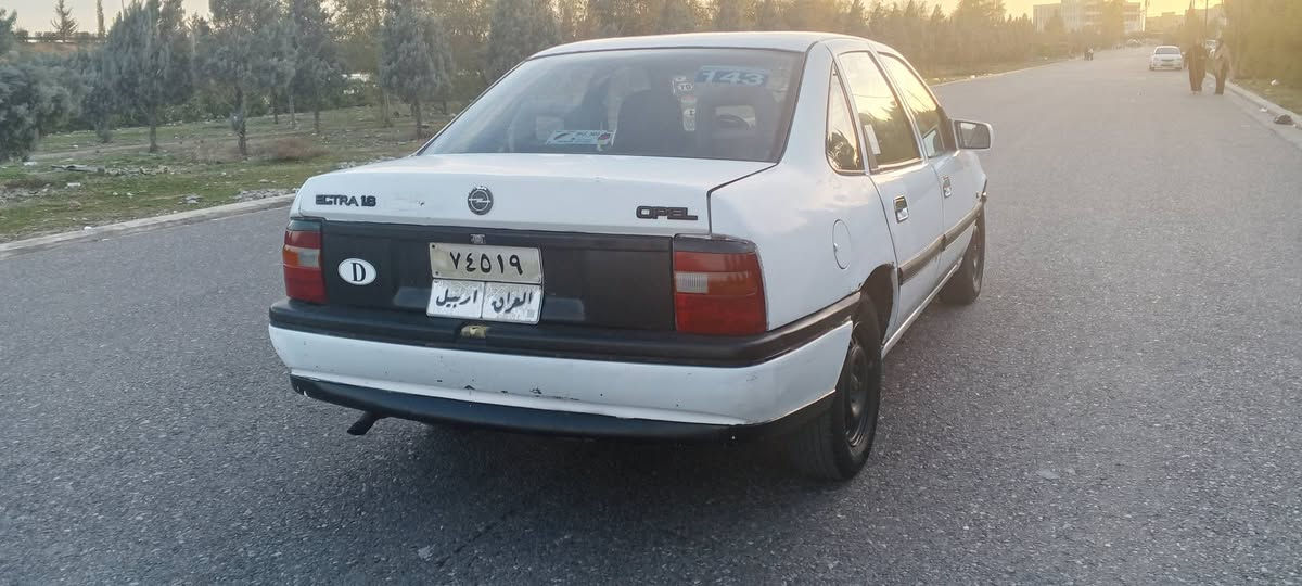 ئۆپل ڤیکترا 19‌92 مەکینە 18 گێرئۆتۆماتیك
گێر مەکینە تەقەو رەقە کارەبایی هەمووی بەشەرت
بۆیاغ تەنها چاملغێکی پشتەوەی گۆڕاوە
سەنەوی بەسەرچووە تحویل و غرامەی بەشەرت
سعر 32وەرەقە و مەجال
***********  کورک و واتساب أربيل, العراق
