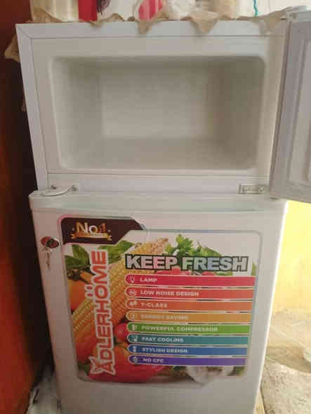 ثلاجه للبيع السعر ٩٠الف قفل شقاله مابيه اي نقص استفسار تصال عل رقمك ***********
