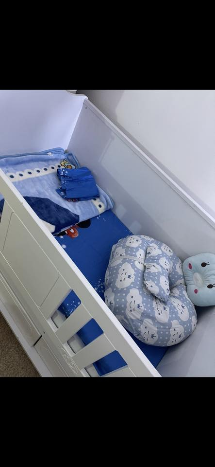 سرير طفل ويكون منفصل يرهم سرير نفر نظيف مابي اي ضرر  السعر ١٠٠ وبيها مجال بسيط مكاني الاعظميه
للاستفسار / ***********
