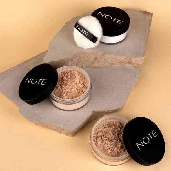 لوس باودر نوت 😍
لتثبيت المكياج 🌸 
تعمل على تنعيم البشرة للحصول على بشرة متساوية لا تتكتل ثباتية
عالية تدوم لفترة طويلة ❤
للتوصل 
***********
***********
