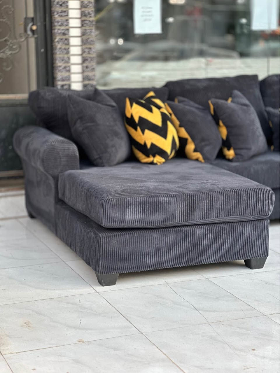 كورنر  امريكي  من ماركه  Ashley   اشلي الأمريكي متكون من9 نفرات  نسبه نضافته 100/100  مستخدم اخو الجديد  بمقعد وضهر طبي سوفت امريكي فول بوليستر  مقعد متحرك سحاب سهل التنضيف  هيكل بل كامل خشب زان طبيعي   بقماش الخاولي مشيف لون  رصاصي  قياسات الكورنر 3/10سم /360سم  180سم   عدكم الزاويه متحركه  تكدرون تغيّرون القياسات براحتكم عنوانه اربيل زانكو 99 قرب مطعم كص سنگر يوجد توصيل ل بغداد ولباقي المحافضة الأخرى *********** واتساب فقط (علي) أربيل, العراق
