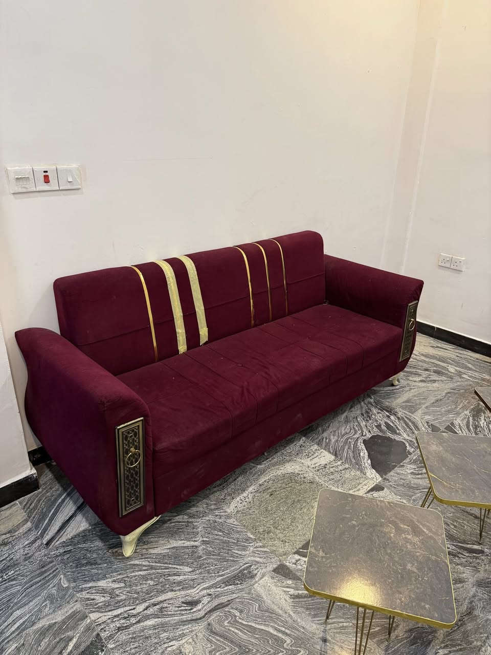 تخم تركي بحالة جيدة 💎          القنفة الوسط والكبيرة سليمات الصغار عدد 2 رجلينات تعبانه السعر 195 الف وبيهه مجال 
طبلات 3 صغار ووحدة جبيره ب 40 الف وبيهه مجال

‭0782 992 2677‬
