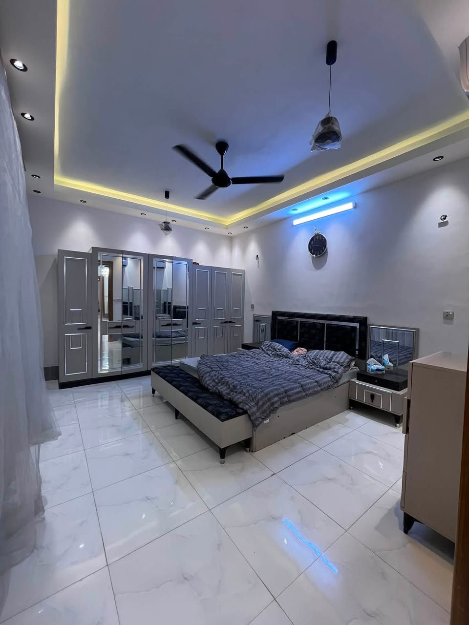 (مزرعة فول نظافة و ترتيب ) *موثقة من تطبيق اجرلي 

‎🔴العنوان : بلد

📞 : *********** 

---------------------------------------------------------------------------

تحب تقضي يوم جميل و رائع مع عائلتك ؟

هذا المكان  يوفرلك كل احتياجاتك و راحتك و الالعاب الي 

تحبها ايضا

---------------------------------------------------------------------------

✨  متوفر مزرعة ( موثقة من تطبيق اجرلي ) تحتوي على :

📌مسبح كبير و مسبح صغير للاطفال 

📌جلسة عربية 

📌 غرفتين نوم + مطبخ + صالة كبيرة تطل على المسبح

📌حدائق 

📌مكان مخصص للشواء 🍖

📌العاب ( منضدة 🏓، بليارد 🎱 , فيشة ⚽ ، طائرة 🏀 )

📌غرف نوم 

📌كهرباء مستمرة مع الانترنت

---------------------------------------------------------------------------

📍الموقع | صلاح الدين / قضاء بلد

📞لتفاصيل أكثر والاستفسار الاتصال او مراسلة الرقم على الواتس اب ***********

خلي ايامك باردة و مميزة بفصل الصيف مع عائلتك •
