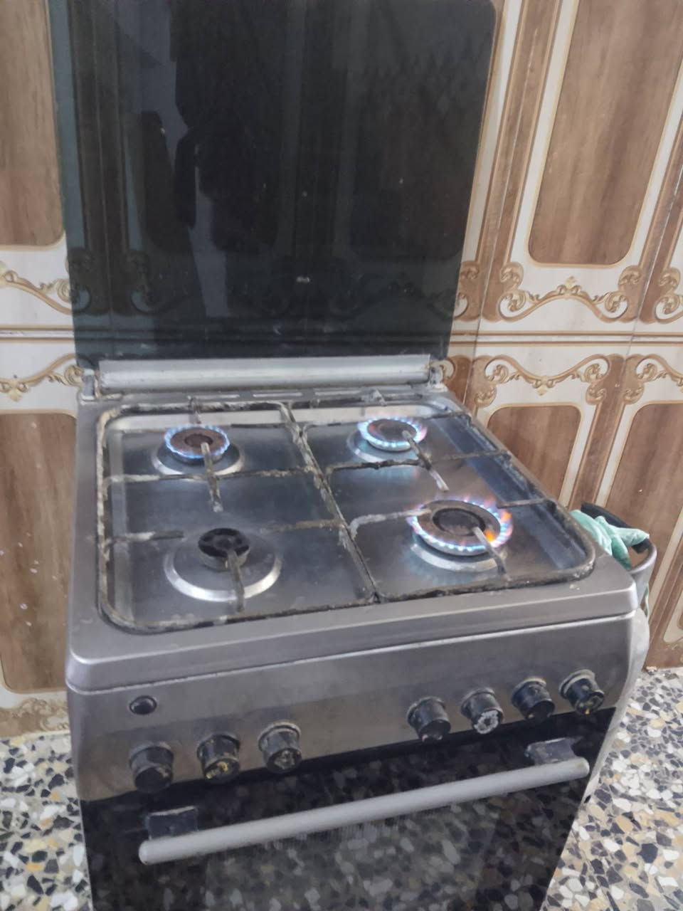 ب75 مجال جدا قليل 
طباخ شغال مابي ضرر العين الصغيره تحتاج تنضيف فقط
المكان العبيدي


**إذا كنت صاحب هذا الإعلان وتريد حذفه لأي سبب، رجاءا أرسل رسالة إلى الدعم الفني**