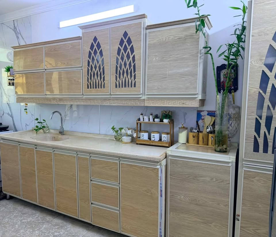 كاونتر  للبيع ألمنيوم داخل وخارج  وسطح مرمر
 نظيف جدا  قياسه ٣٤٠ متر السعر ٥٠٠بي مجال للاستفسار الاتصال على الرقم *********** 
والعنوان يرموك حي الداخليه
