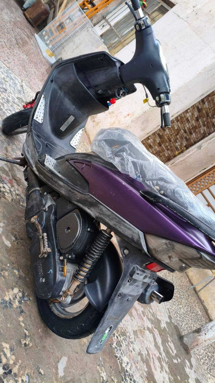 ((سلام عليكم دراجه ماكس عدله للبيع  مبدل بيه بس ولفات فقط  الدراجه كله ختم واحد ويه المكينه   سعر، 700 وبخدمت الشراي)) 
***********
