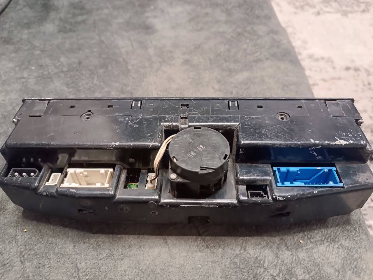 للبيع... سعر 45 الف دینار
BMW E38 750iL Climate A/C Control Module
BMW الفئة الثالثة E46 أو الفئة الخامسة E39


**إذا كنت صاحب هذا الإعلان وتريد حذفه لأي سبب، رجاءا أرسل رسالة إلى الدعم الفني**