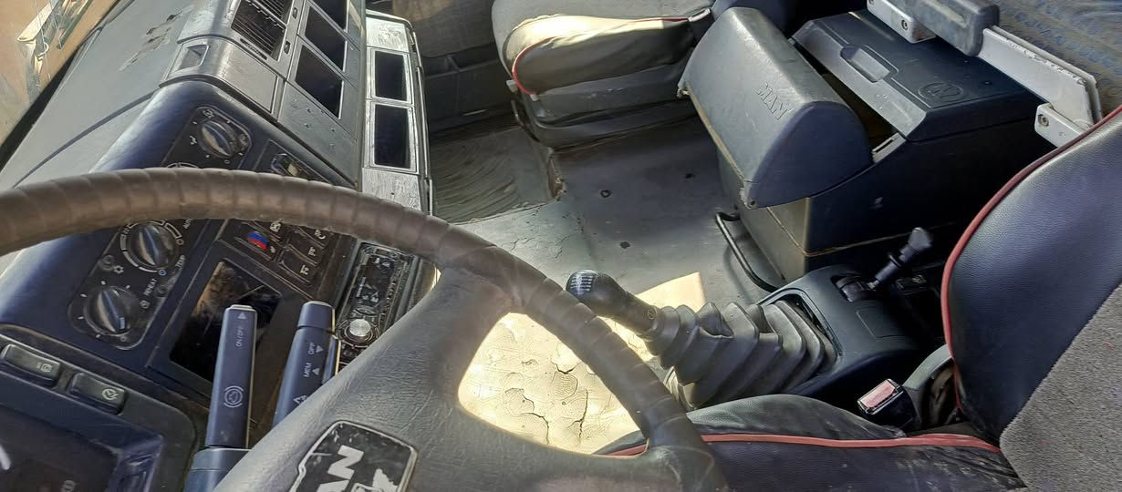 للبيع مان موديل 2004  اتصال. ***********
