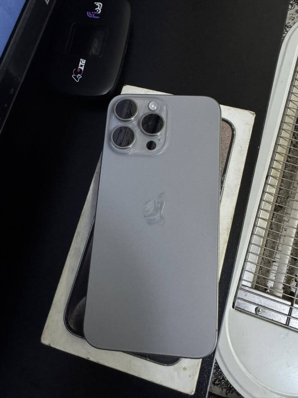 سلام عليكم 15برو ماكس امبدل شاشه اصليه نضافه 99السعر 650وبي مجال المكان بغداد الشعب ***********
