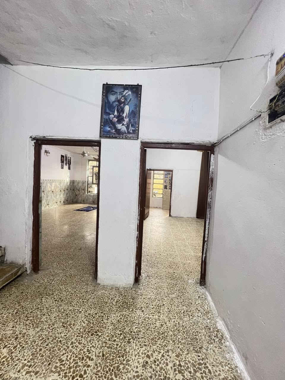 سلام عليكم بيت 200 متر قاط ونص بل سكلات 13 يحتوي علة 4غرف نوم وحمامات 2 وصالة وهول ومطبخ حار سعر البيت 105 وبي مجال قليل تحويل ثاني يوم ‭0787 421 9399‬البيت نضيف اسفسار تصل عرقم ***********
