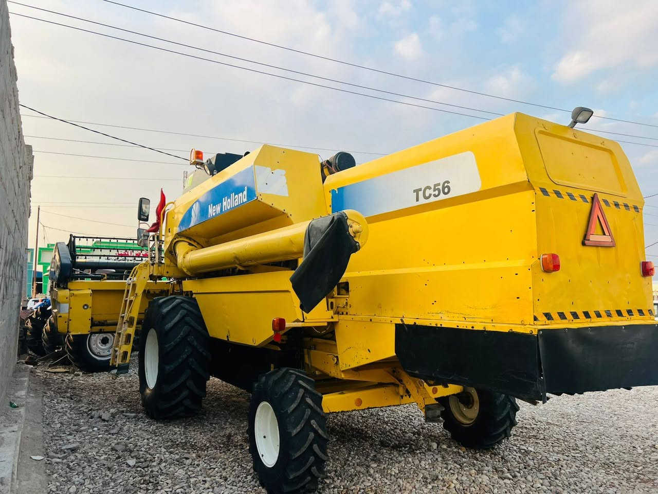 البيع حاصده موديل 2005 رقم اربيل دولي فول مواصفات محرك لا تبخير ولا تنقيص مكينه جاهزه تخم تاير مكاني واسط الزبيديه ***********
