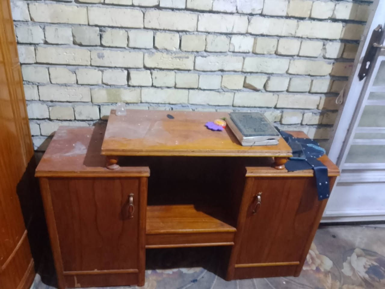 غرفت نوم البيع بغداد الحميديه سعر 500وبيها مجال رقم ***********
