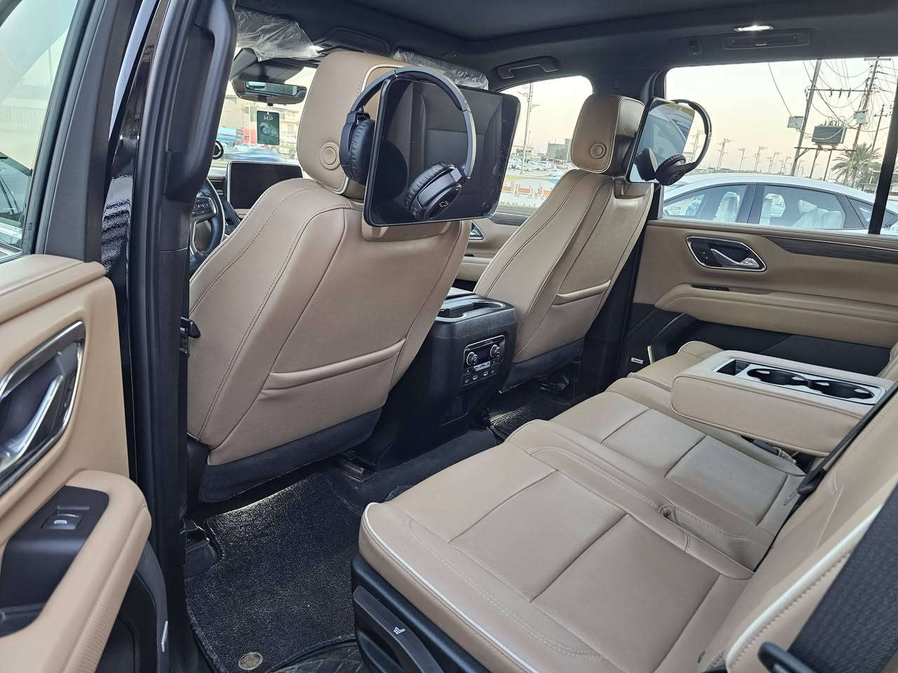 تاهو بريمير  2024 خليجي 
CHEVROLET TAHOE PREMIERكفالة عامة من أي ملاحظات 
مغلفة بالكامل ppf أصلي 
شيفروليت تاهو بريمير
الموديل : 2024 
اللون : أسود
العداد :34 
الرقم :بغداد 
علماً ان السيارة خاضعة لضمان شركة المنصور العراقيه .
حجم المحرك : 5300 Cc
عدد الاسطوانات : 8 اسطوانات ( 8 سلندر )
المواصفات : 
* سقف بانوراما 
* دخول ذكي للسياره 4 أبواب ( بصمه )
* المقاعد كهربائية تدفئة و تبريد
* مقصوره الركاب من الجلد الفاخر + خشب ملكي 
* شاحن وايرلس لاسلكي
* ويل 22 انج
* نظام الرؤيه : 5 كامرات رؤيه شامله ( BIRD VIEW )
* نظام التعليق مستقل
* كشنات ميموري خزن
* نظام الصوت BOSE سماعات عدد 10
* دوسات كهرباء + اناره LED
* نظام سحب مقطوره تحكم كامل 
+كامرة لرؤية المطوره
* نظام جكات
🦅معرض ألظلال المركزي 🦅

اي استفسار عن طريق الاتصال فقط غير متواجد ع الانترنت

واسط الصويرة شارع المعارض الرئيسي 

***********    واتساب

***********    واتساب
