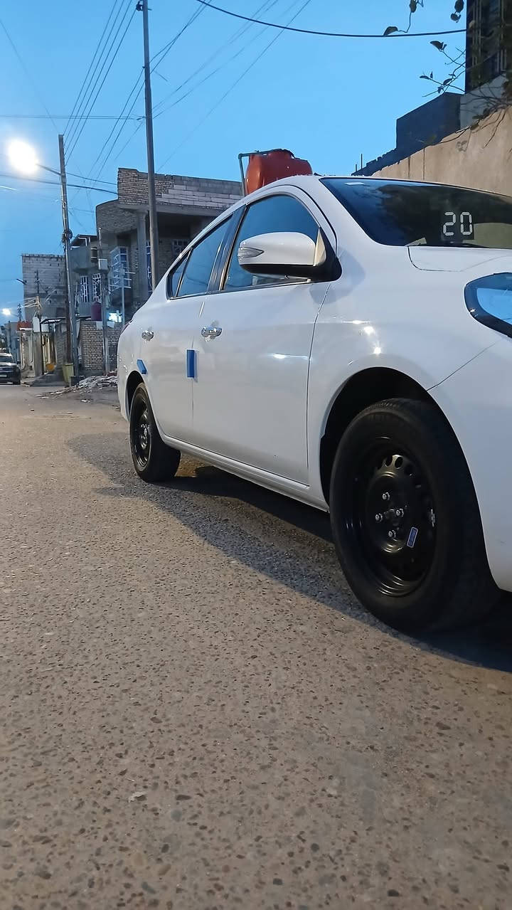 السلام عليكم 
موديل 2025 
اخوان السياره مكفوله كفاله عامه من اي شي 
السياره تحكم استيرن اشاير جانبية تبريد خلفي 
اربعه جام كهرباء شاشه اصلي تدعم الكار بلي
السياره مدوشمه ارضيات معا صندوق والله انظف من الصوره بهواي ماشيه 65الف 
السكن البصره الأمن الداخلي السعر 
125وبيها مجال كلش قليل
رقمي ***********
