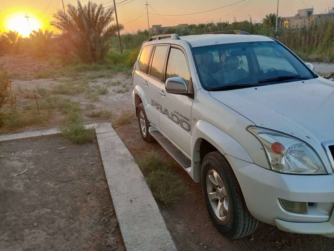 🚗 تويوتا برادو 2009  للبيع (Toyota Prado 2009)
لعشاق القوة والاعتمادية، سيارة تويوتا برادو موديل 2009  السيارة معروفة بمتانتها في السفر والطرق الوعرة، وممتازة جداً للاستخدام العائلي واليومي.

المحرك: 4 سلندر  قوي واقتصادي بنفس الوقت.

نظام الدفع: دفع رباعي مستمر (4X4) مع وجود دبل (خفيف وثقيل) ونظام قفل الدفرنشيال (دفلوك).

ناقل الحركة: أوتوماتيك.

عدد المقاعد: 7 مقاعد (3 صفوف) واسعة ومريحة.

✨ الميزات والكماليات 

نظام تكييف مركزي ممتاز (أماكن توزيع التكييف لكل الصفوف).

ثلاجة وسطية لتبريد المشروبات.

حساسات خلفية للمساعدة على الركن.

نظام فرامل ABS ونظام التحكم في الثبات.

عجلات (ويلات) ألمنيوم قياس 17 إنش الأصلية.

الحالة الميكانيكية: محرك هستوني مجفته وكير كفالة عامة برغي ممفتوح 

البودي (الهيكل): [كفاله عامه عدى قشط قليل اثر فاللون الشركه  ].

 جاهزة للتحويل مباشرة

💰 السعر وتفاصيل الاتصال:

السعر المطلوب: 180 ورقة و قابل للتفاوض البسيط].

الموقع: [الديوانيه].

للتواصل والاستفسار***********
