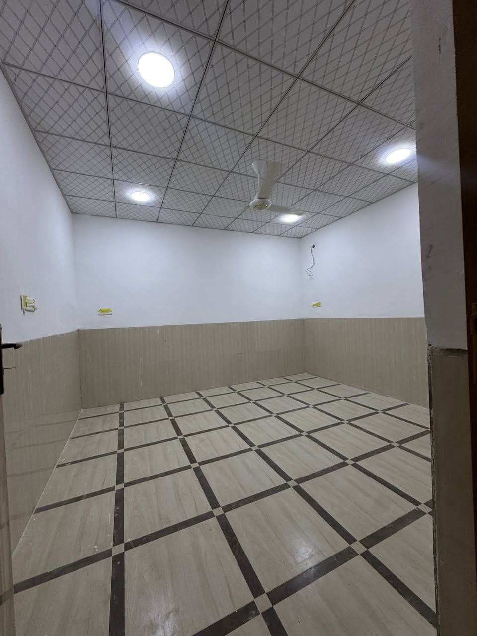 شقه للأيجار في حي المهندسين مساحة150 تحتوي على غرفتين صاله مطبخ صحيات سعر للأيجار650 للتواصل على رقم***********
