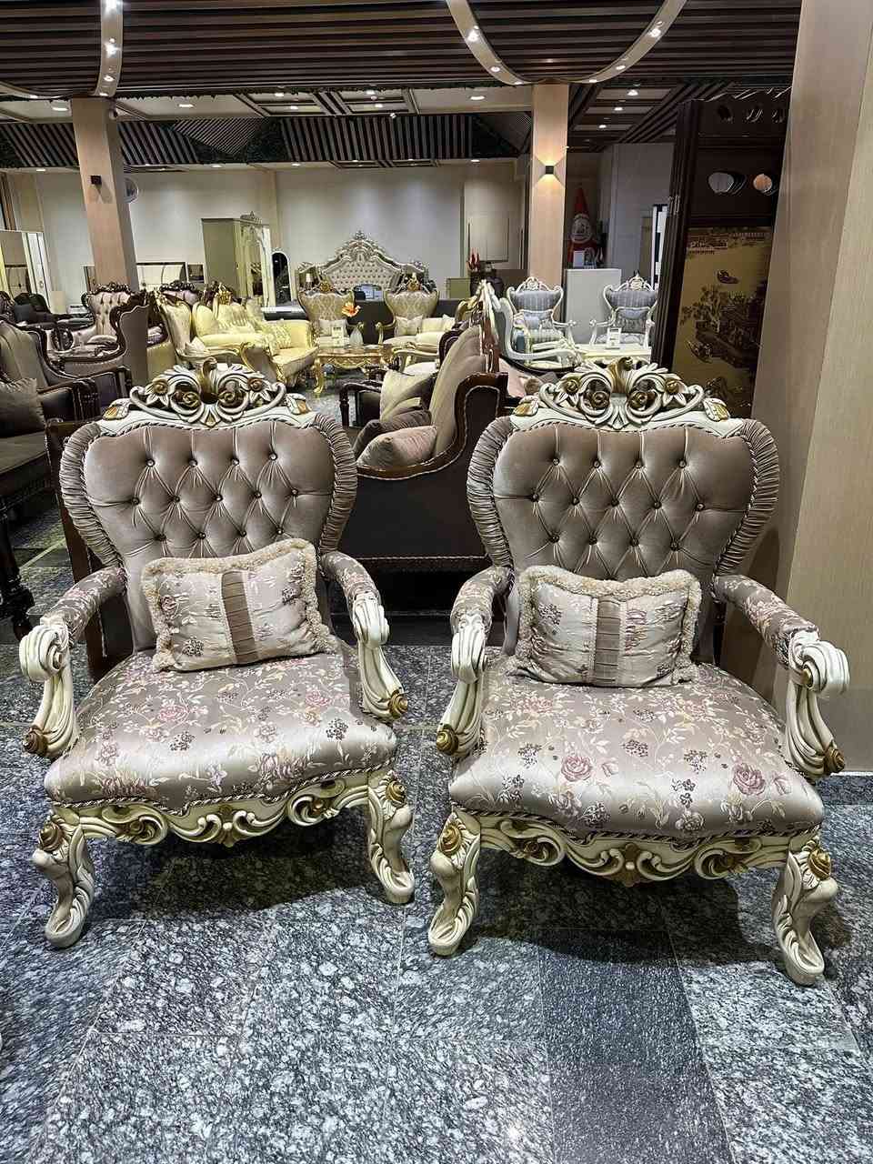 سلام عليكم تخم زان ١٠مقاعد شغل مصري ملكي استعمال قليل جدا استفسار ***********
