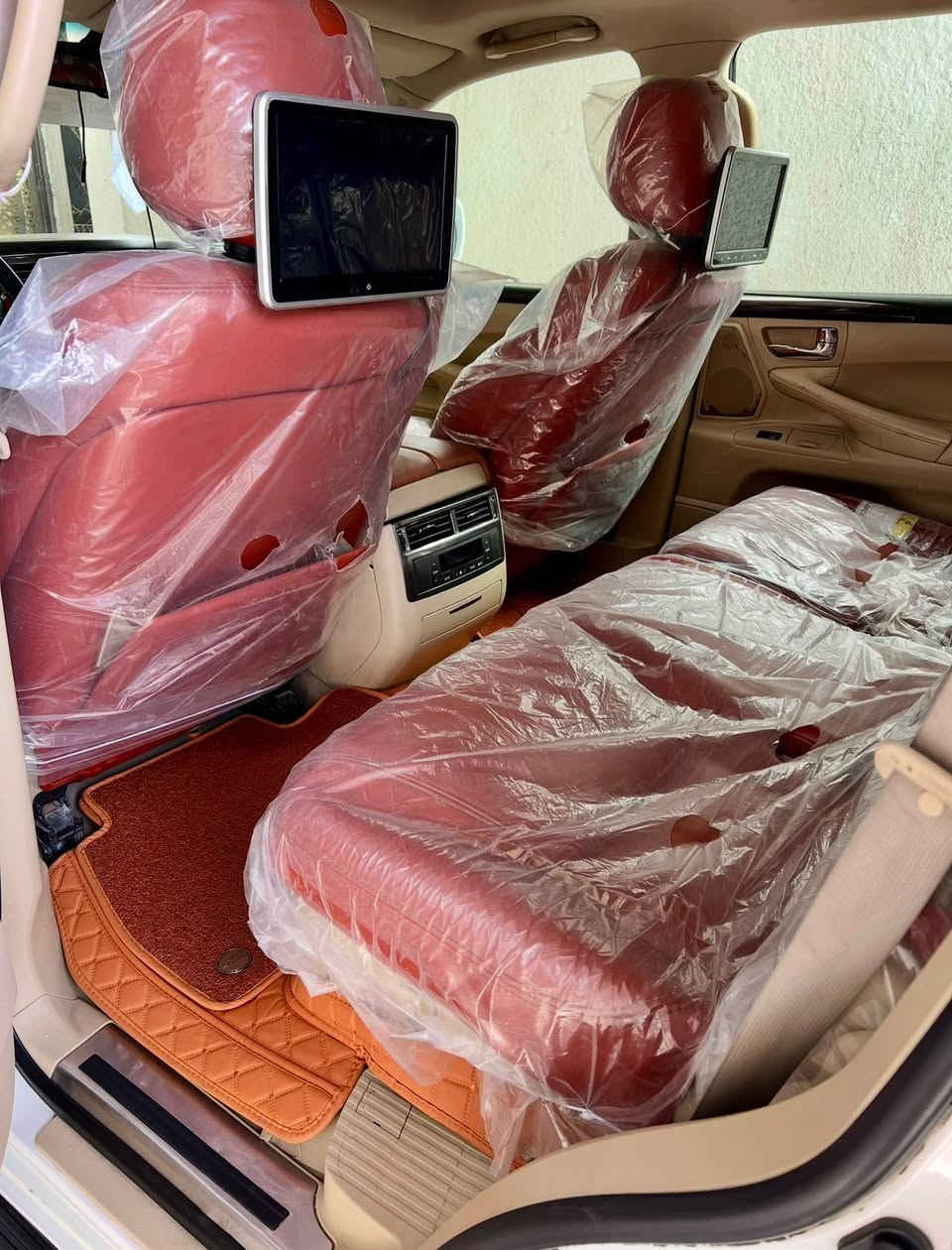 السلام عليكم 
لكزز موديل 2010 للبيع
السياره بسمي شخصياً 
السياره فول مواصفات 
مايحتاج اذكر مواصفاتها
السياره جاهزه من حدادا
من مكينه من گير  
تخم تاير توني شاده
 السياره ماتصرف عليه ربع
 ترايك وين مايعجبك
السياره بيه مدكر جهت السايق
مصبوغ وشبر بلبنيد فقط والباقي كفاله
اخوان بيع فقط اعتذر عن المراوس 
السعر اتصل وتدلل بياع مستعجل 
مكان السياره البصره
*********** البصرة, العراق
