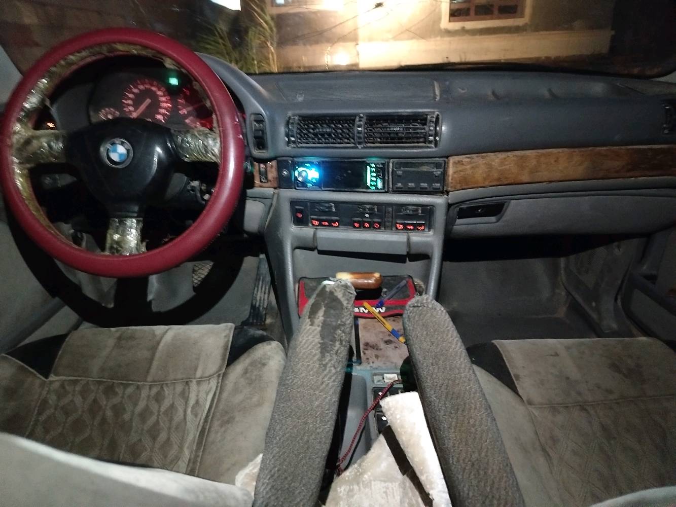 اسلام عليكم BMWموديل1991.كير محرك كله جديد بيها نقص واحد بس الجام ميصعد سياره كلش حلوه بيها نشاط قوي سعرها 34بيها مجال