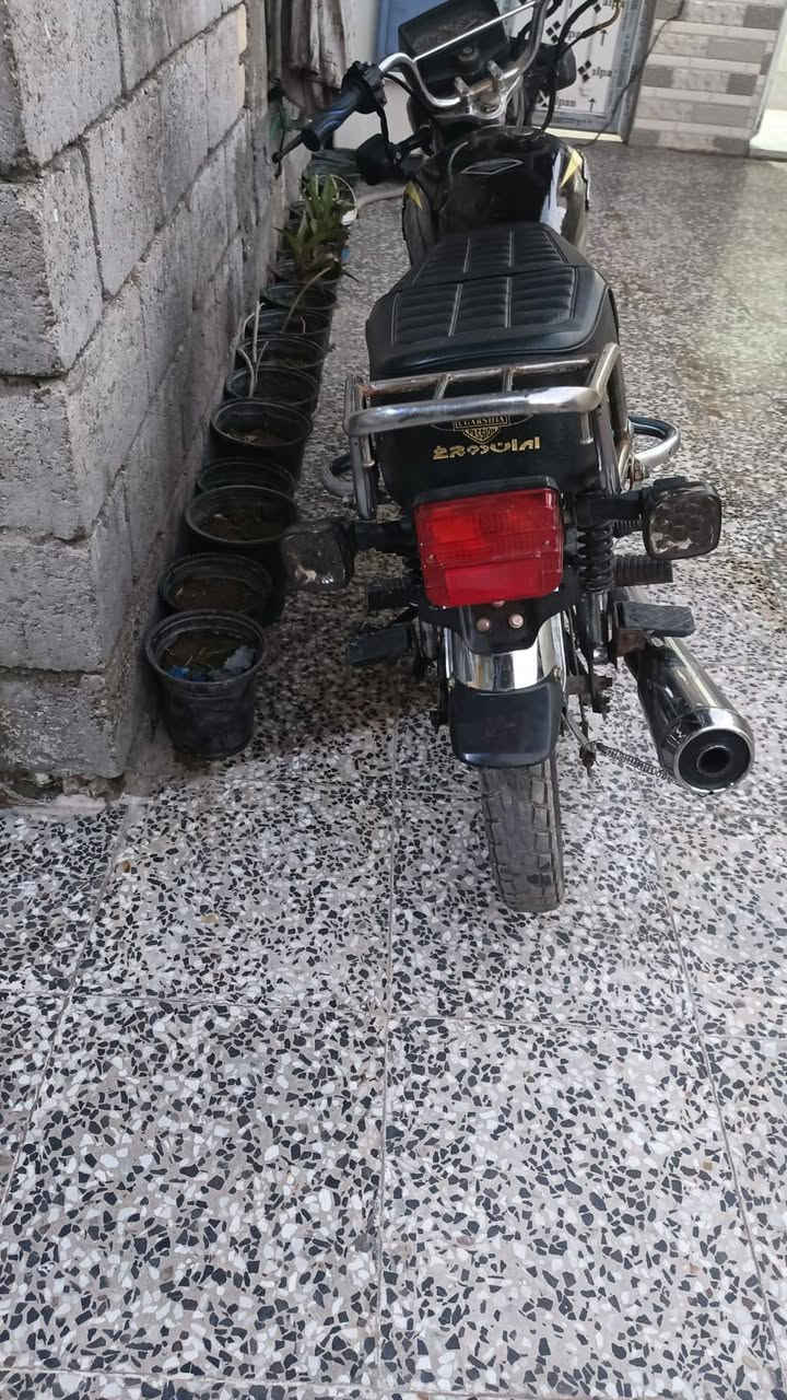 السلام عليكم شباب دراجه سونك دراجه موديل 22 كفاله عامه حته المحرك عله وضع الشركه يردلها يس كلجات شوية تعبانه بس تمشي مكاني جسر ديالئ السعر 625  وبيها مجال ***********
