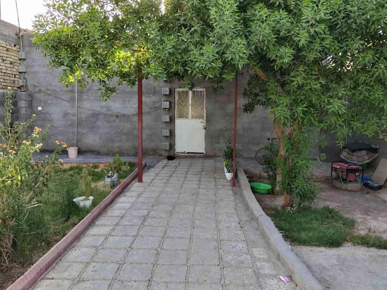 بيت للبيع طابو زراعي سند 25 
مساحه 200 متر  المعاره منطقة سيد جواد يبعد عن الشارع العام 200 متر  
يتكون من غرفتين 5 /4  +  5/ 4
صاله 9 / 4  
حمام داخلي  + صحيه و حمام خارجي 
نواقص البيت استقبال + مطبخ 
للأستفسار اكثر  ***********
