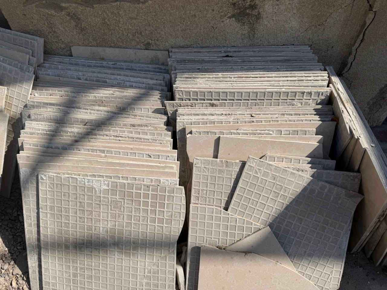 ‎سيراميك مستعمل قياس 60*60 
نظيف من كلا الجهتين 
اللون (كريمي)
180 قطعة سليمة
40 قطعة تحتوي على كسر‎ ناصرية, ذي قار


**إذا كنت صاحب هذا الإعلان وتريد حذفه لأي سبب، رجاءا أرسل رسالة إلى الدعم الفني**