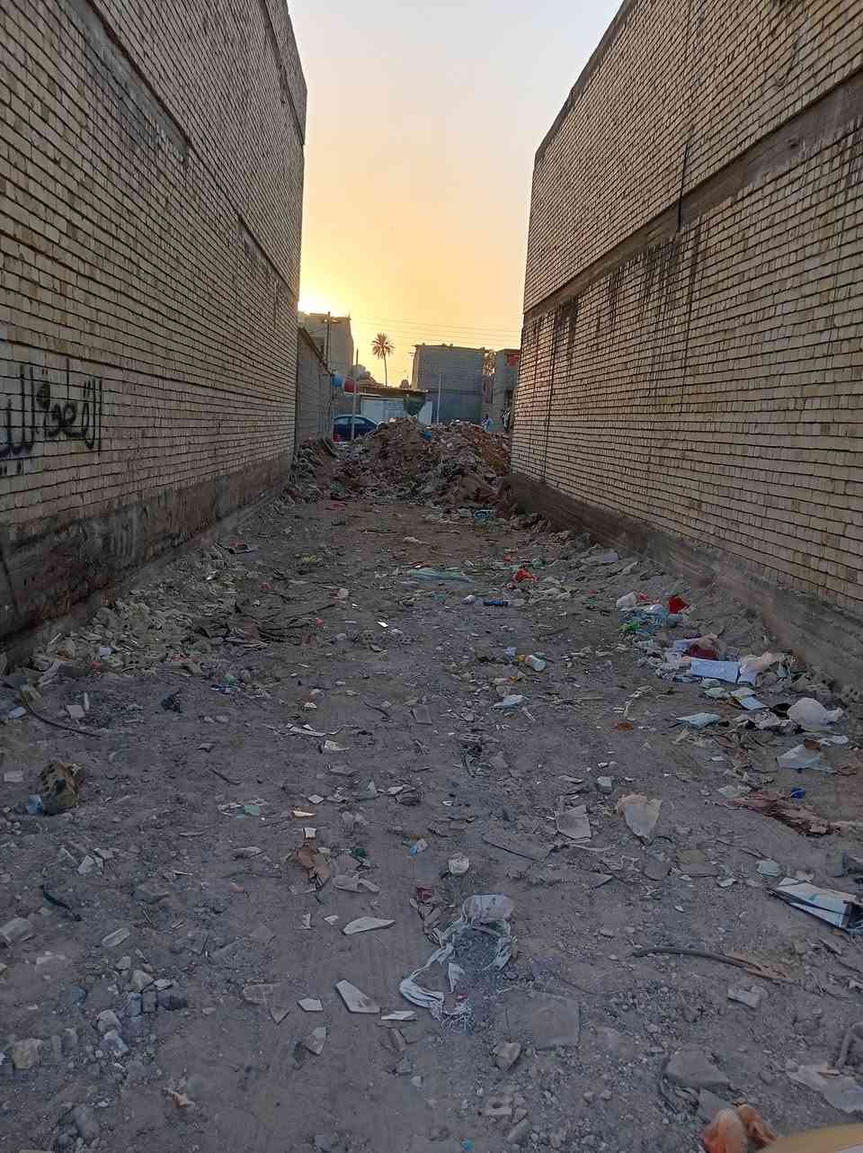 السلام عليكم
قطعة ارض100 متر للبيع نهاية الاربع شوارع شارع سكلة الركابي قطع ستار الطوكي للاستفسار ***********
